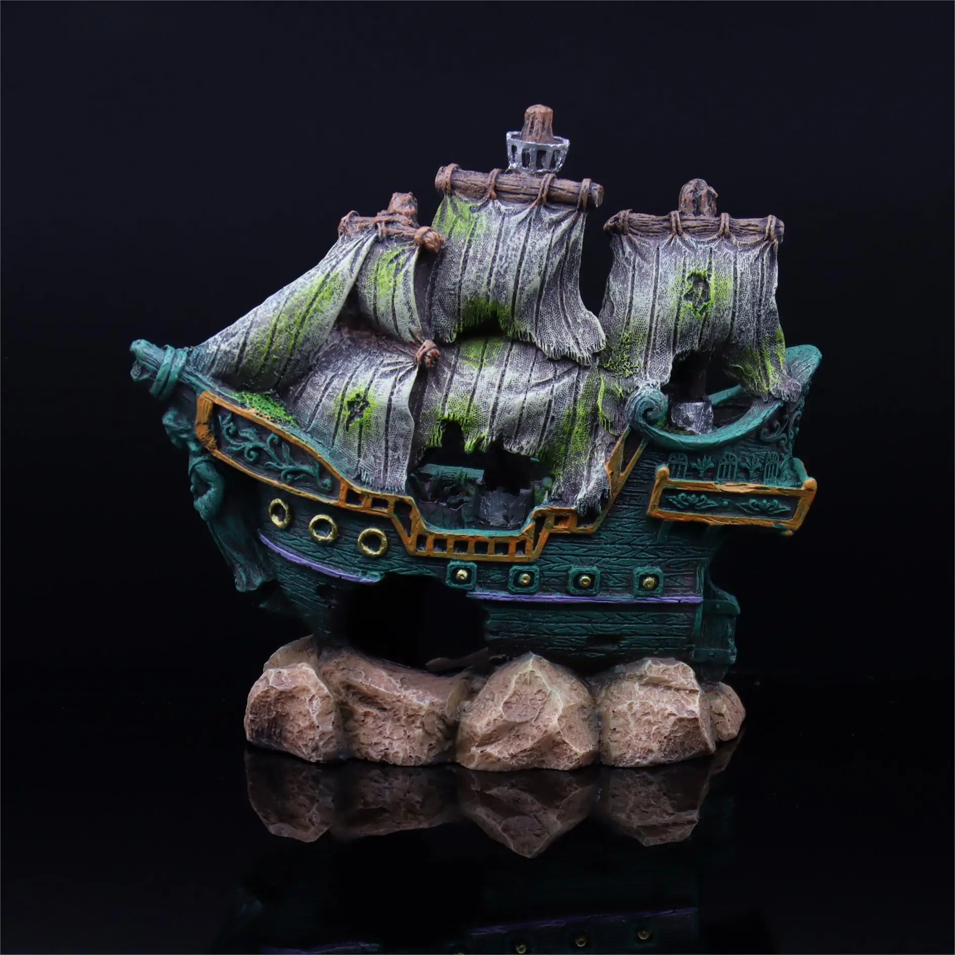Aquarium resin decorations, pirate ship resin decorations, fish tank landscaping